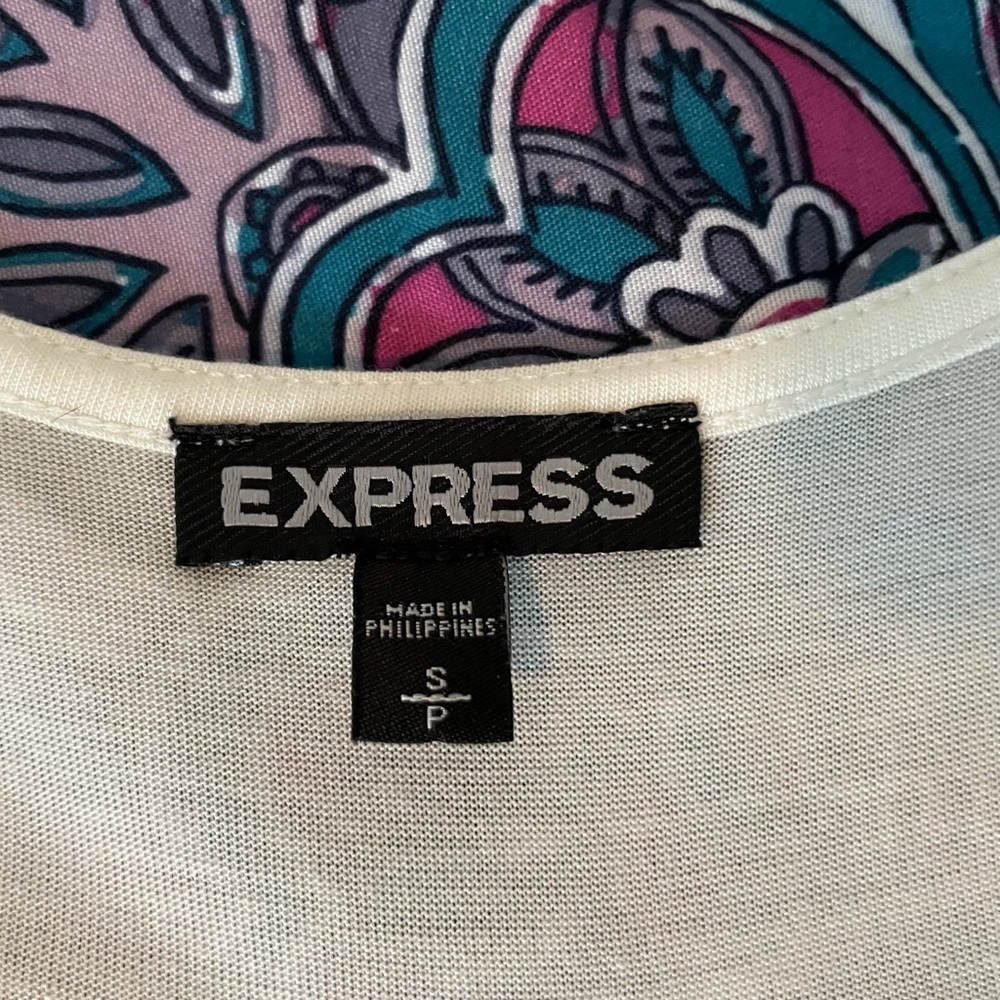 Express Dual Pocket Silky Vneck Tank - Picture 6 of 7